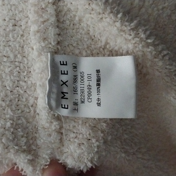 Rare Emxee Holiday Cream Crewneck Pullover Fuzzy Sweater Bear Logo Womens Size M - Picture 8 of 9